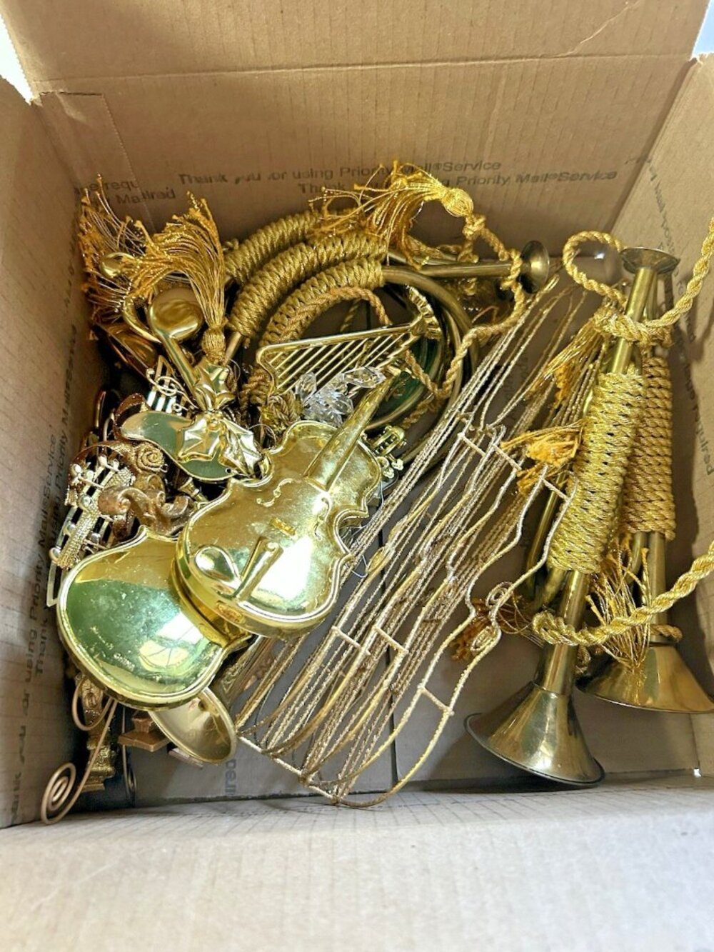 Vintage Lot of 24 Gold Metallic Musical Instrument Themed Christmas Ornaments - Picture 12 of 12